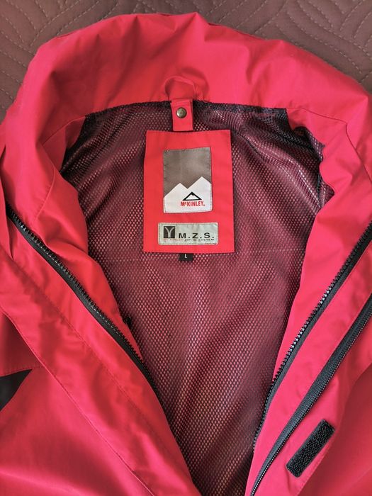 Продавам мъжко туристическо яке