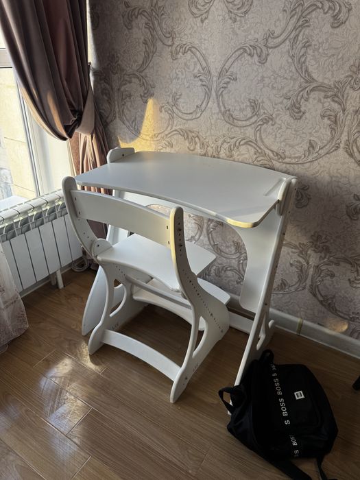 Детская парта белая