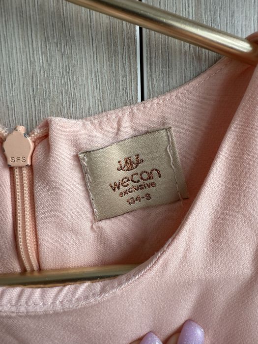 Продам нарядные платья на девочку 5-7 лет