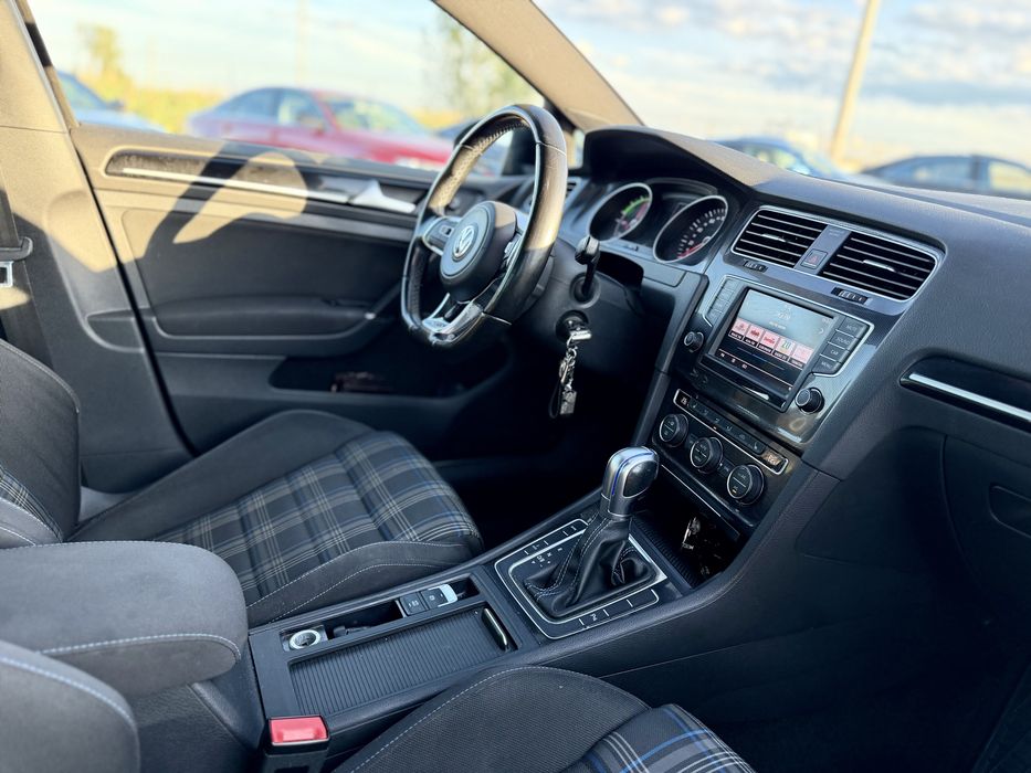 • Vw Golf 7 GTE 2016 / Benzina + Electric • Parc Auto / Rate / Garantie •