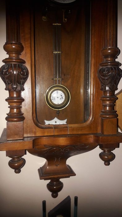 Pendul de perete cu bătaie