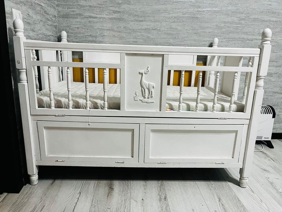 Кровать детская белая