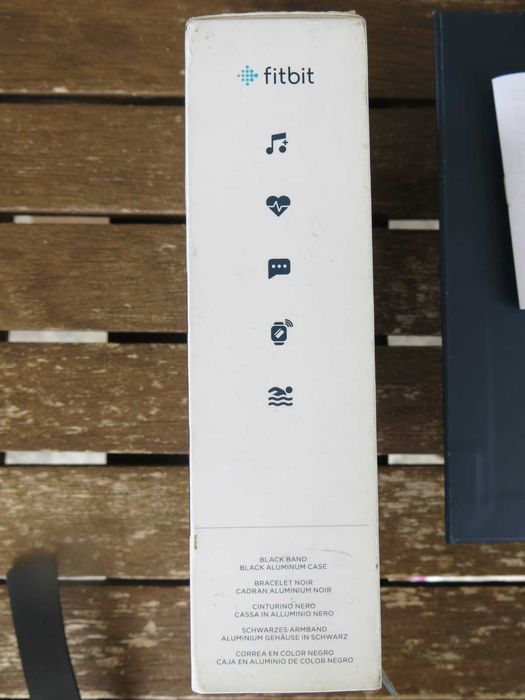 Спортен смарт часовник Smartwatch Fitbit Versa, Черен