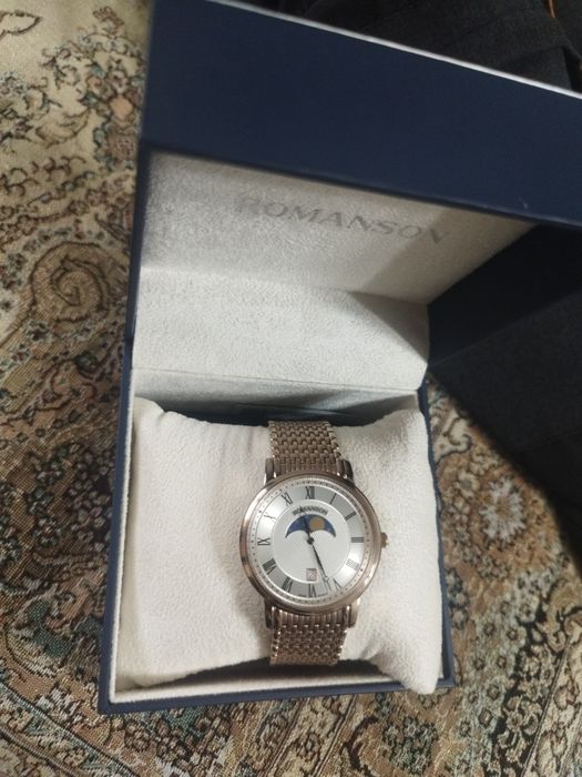 Хорошие новые часы продам за 100.000