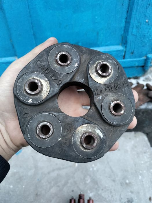 Мерседес 124 запчасти .