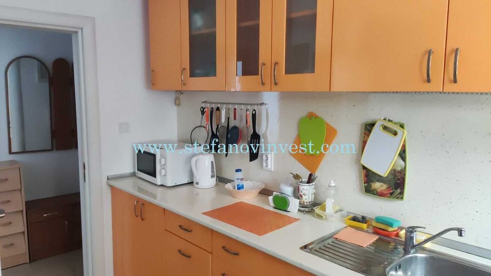 Тристаен апартамент в престижния район Гръцка махала!