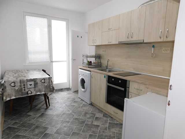 Дава се под наем Тристаен апартамент в Търговище, Център - 80 кв.м за 382.5 € - Снимка #4