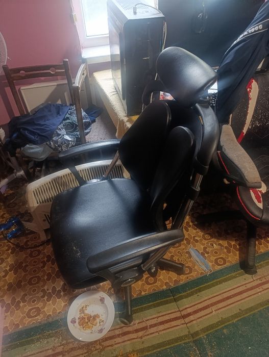 Кожен офис стол ергономичен