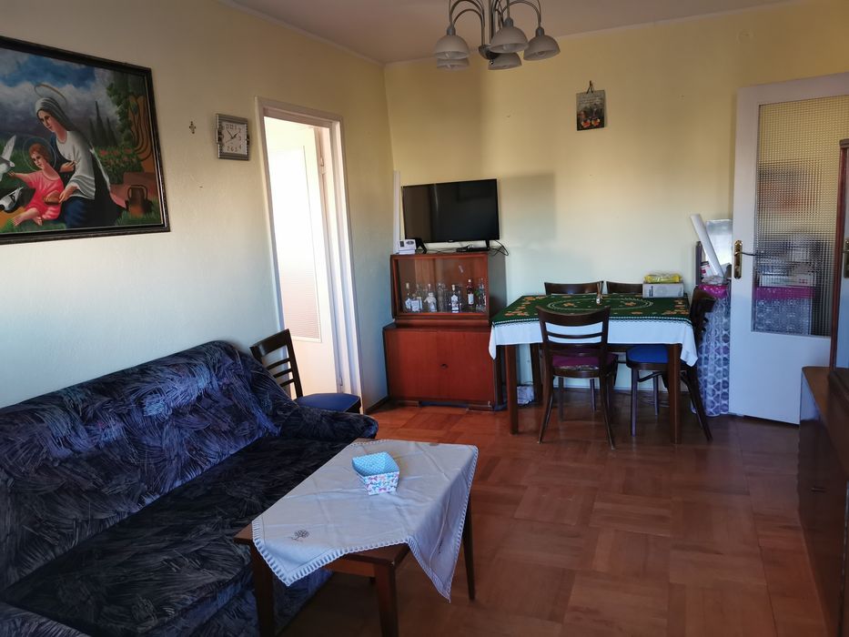 Închiriez apartament cu 3 camere