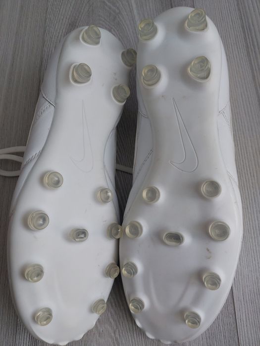 Nike бутонки №42 – естествена кожа, носени веднъж, с турско знаме