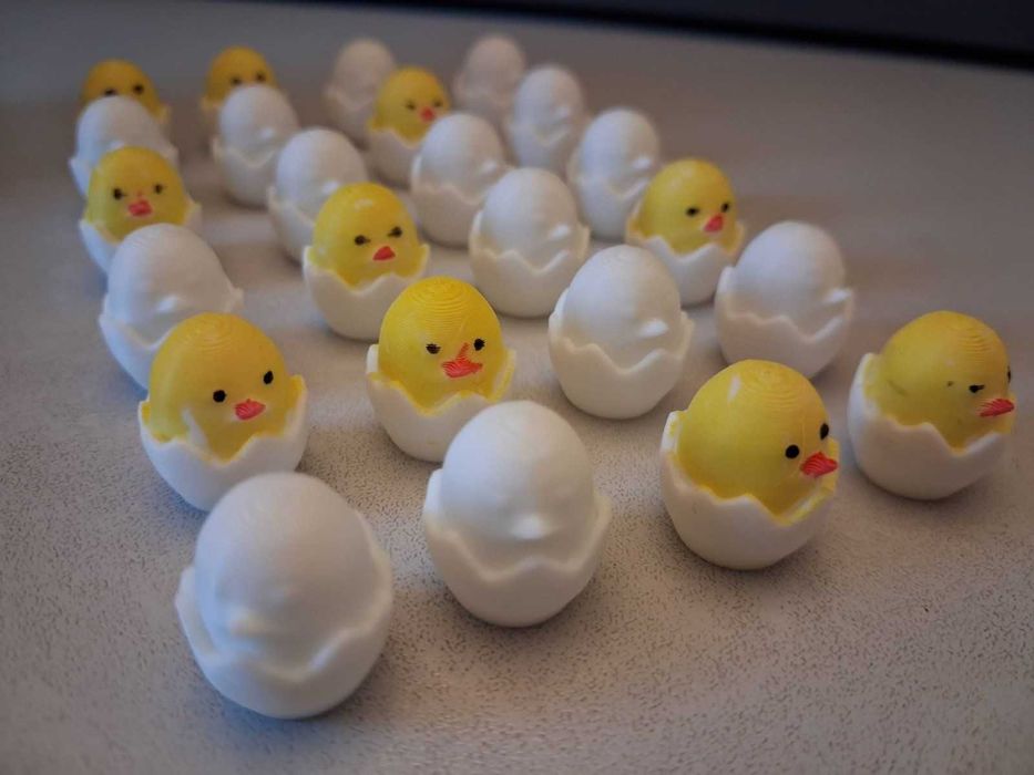 Сладка мини фигурка – пиленце в яйце