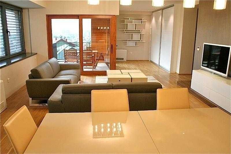 Дава се под наем Тристаен апартамент в Бургас, Изгрев - 78 кв.м за 229.5 € - Снимка #2