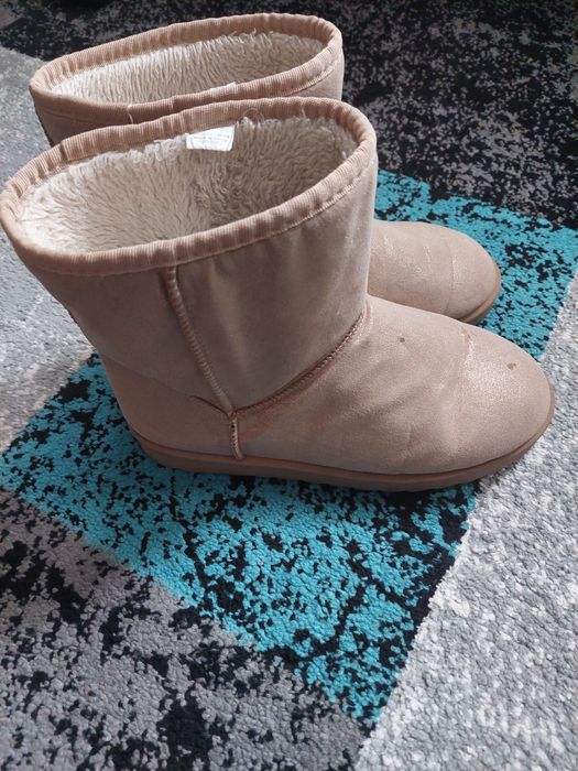 Cizme Ugg aurii imblanite