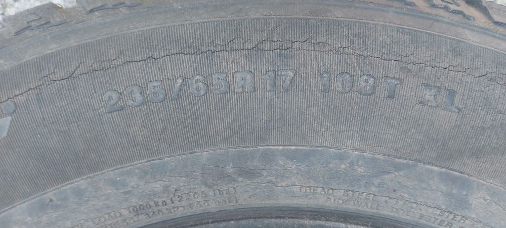 Продам шины 235-65-R17