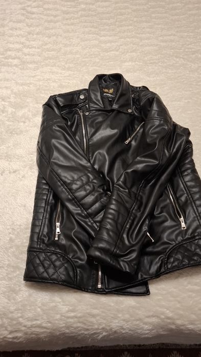 Продам кожаную куртку весенью