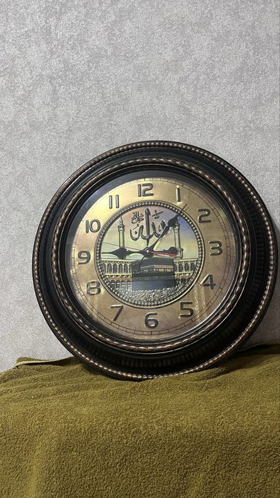 Продается настенные часы