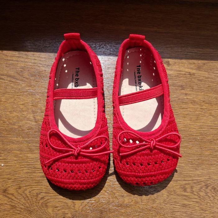 Продаётся новый обувь для девочек