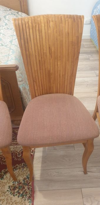 Обеденный стол и 6 стульев