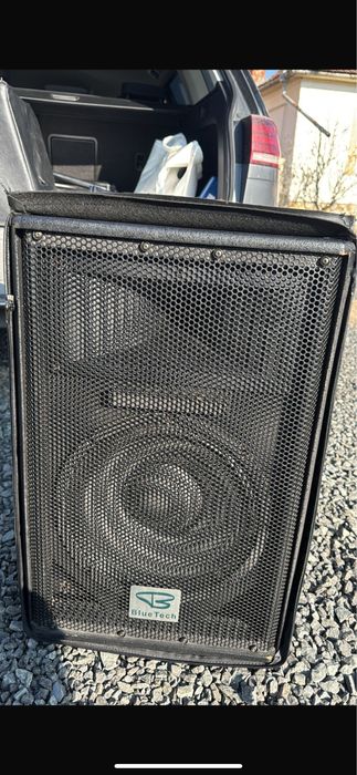 Închiriez boxe cu stative și mixer