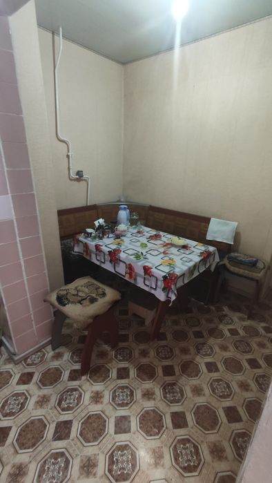 Сергели 4, 2 комнатная, 1 этаж, угловая квартира, подвал и огород