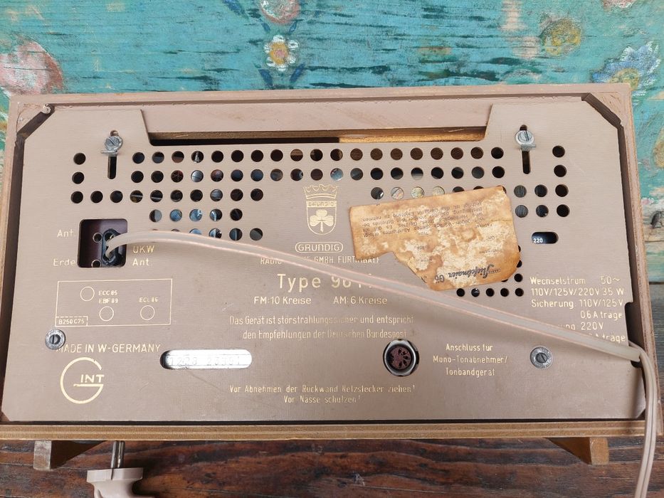 Aparat radio German,marca Grundig în perfecta stare de functionare.
