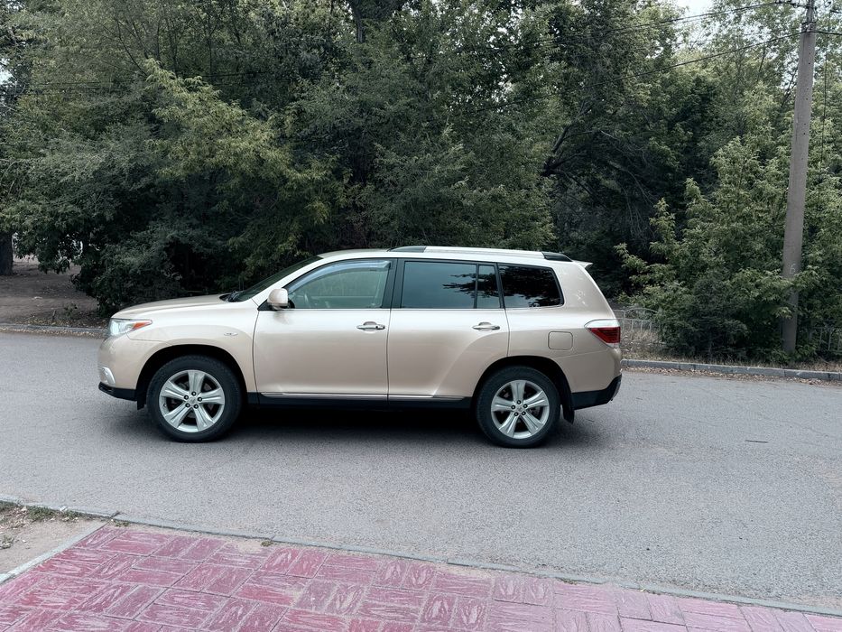 Продам Toyota Highlander 2011 г. объем двигателя 3.5