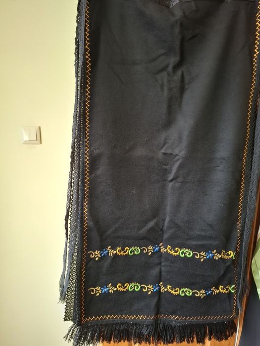 De vanzare costum popular.