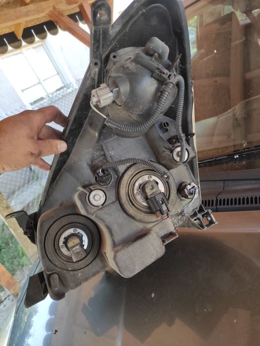 Десен фар за Тойота Корола версо 2004-2007