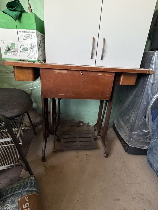 Продам швейную машинку