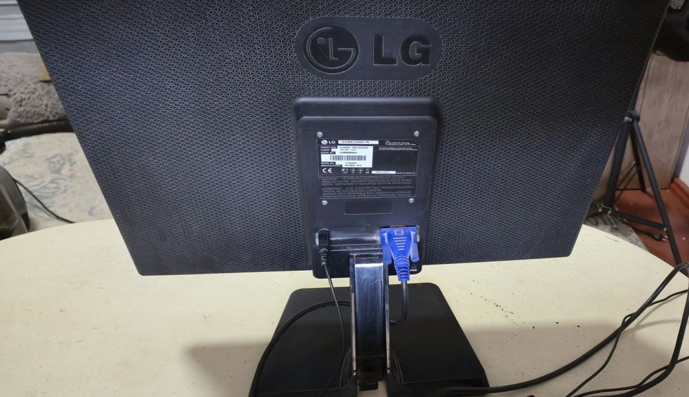 Монитор LG в рабочем состоянии