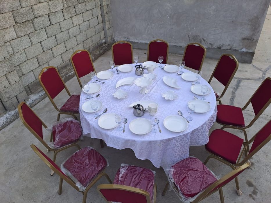 Стол ,стулья, ыдыс аяқтарымен сатылады!