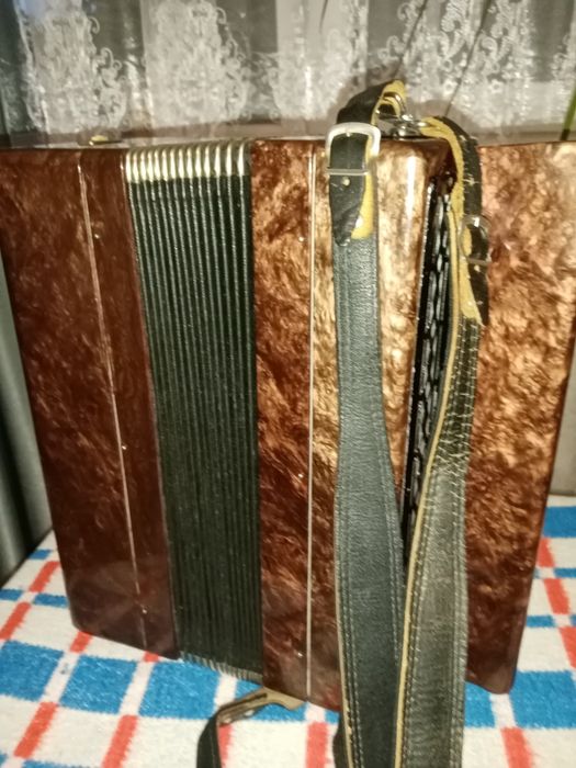 Продам баяны в отличном состоянии в г. Уральске.