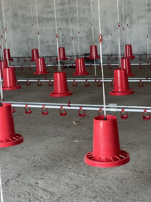 Автомат, ручной кармушки и поилки