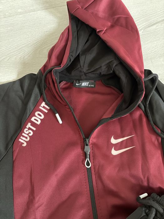 Детски екипи и тениска