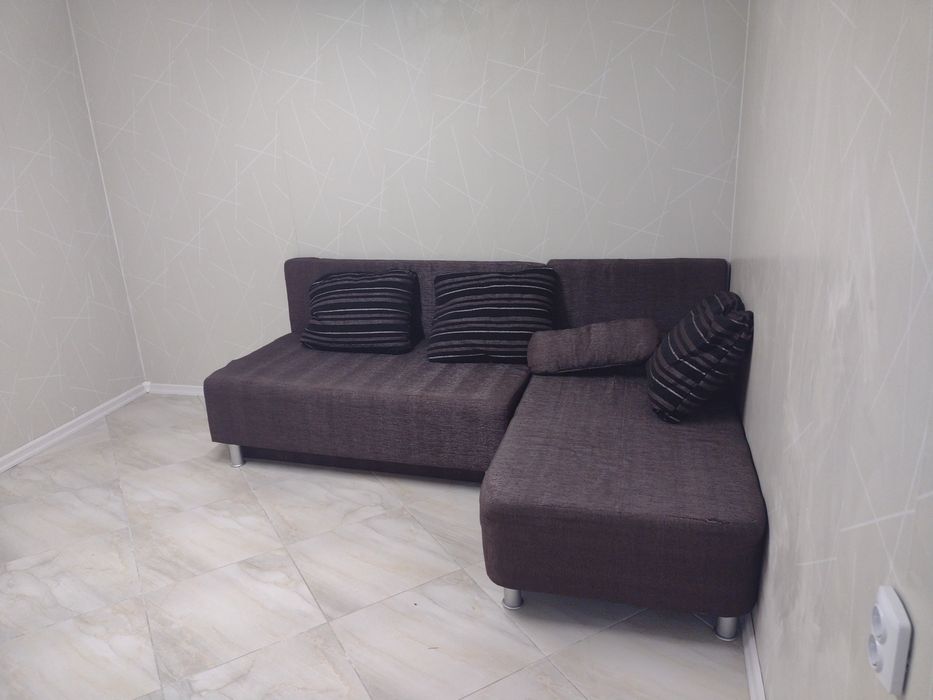 Дава се под наем Едностаен апартамент в Плевен, Идеален център - 25 кв.м за 153 € - Снимка #2