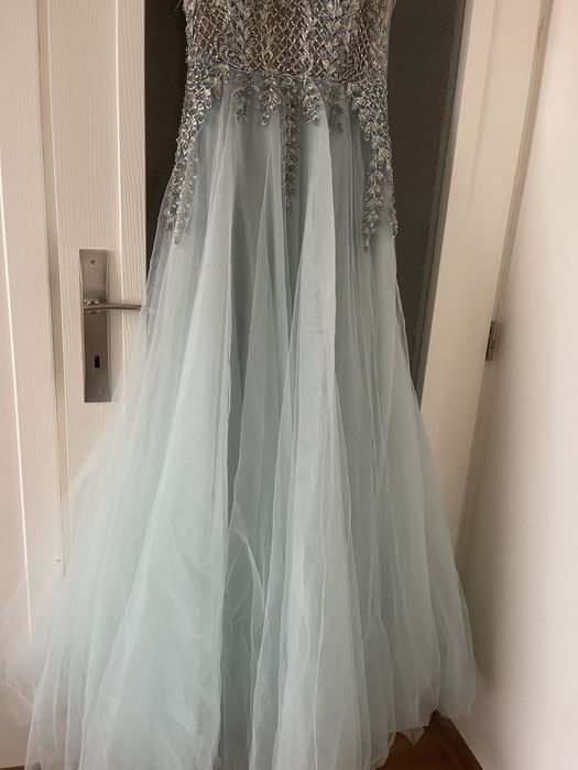 Абитуриентка рокля