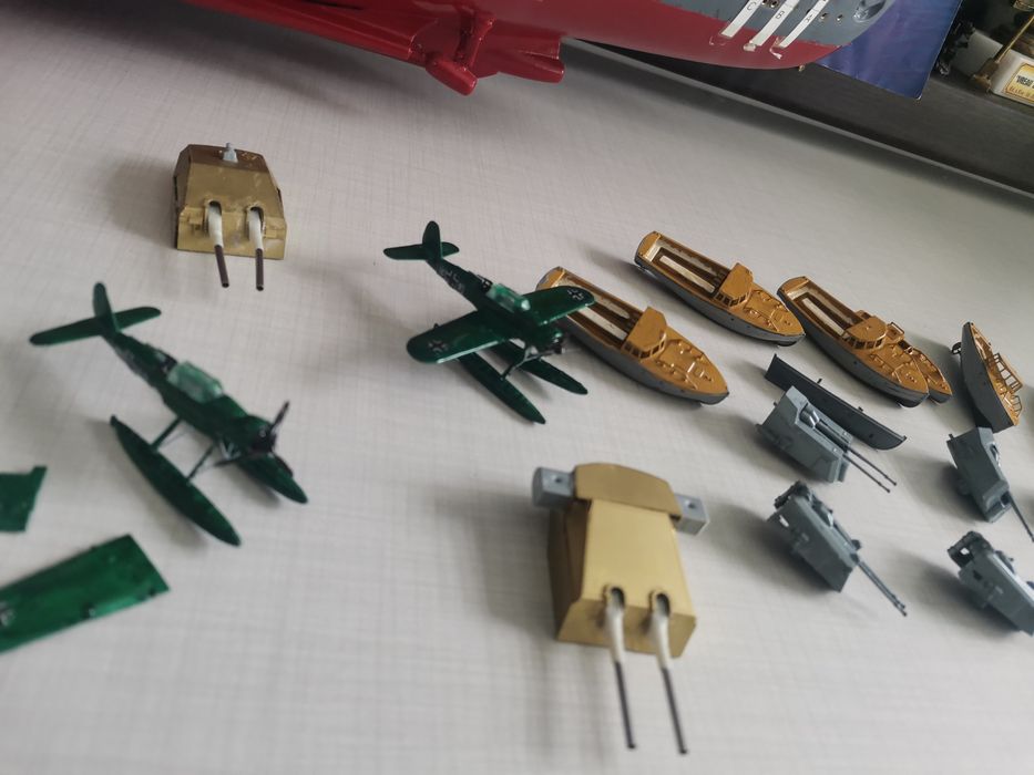 Vând sau schimb (din domeniul audio. ) Macheta Bismarck