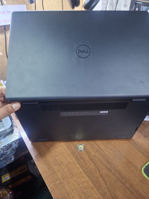 Navutbuk DELL novi