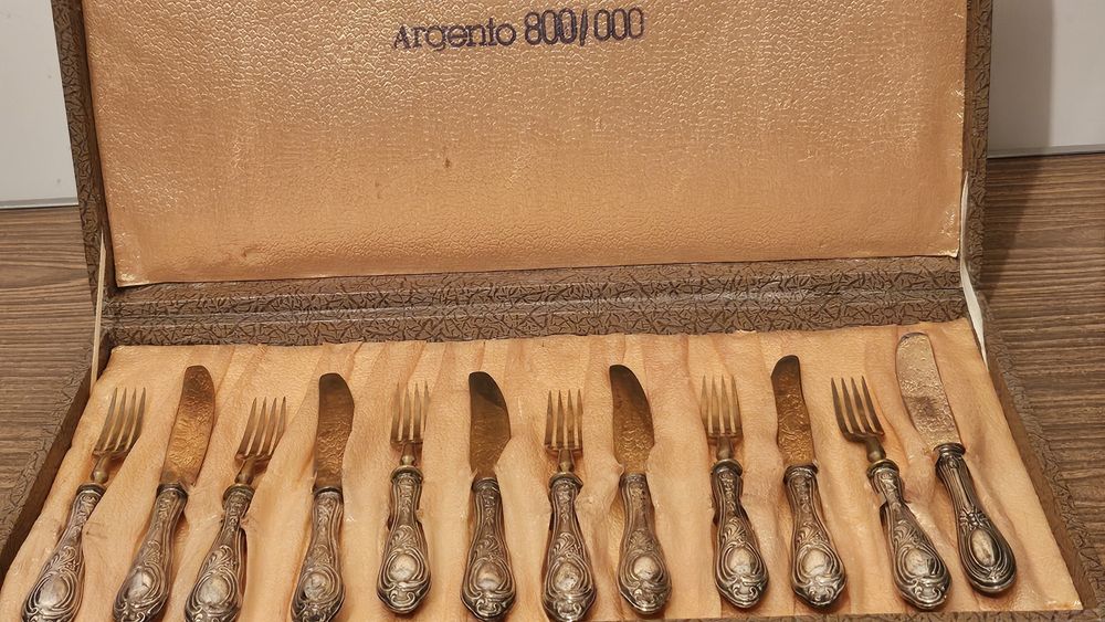 Сребърни десертни прибори