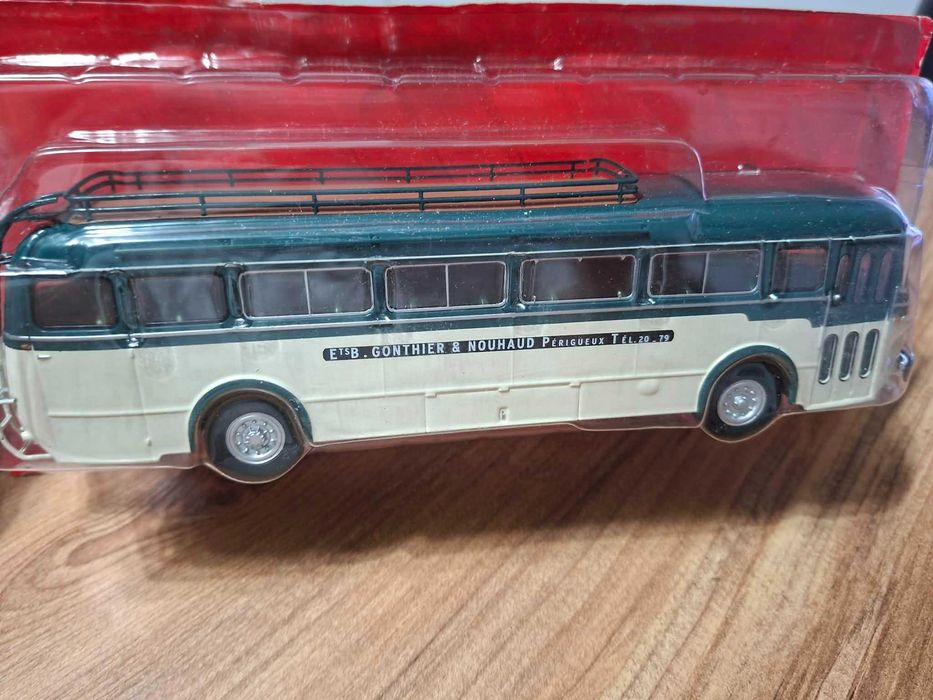 Продавам модели автобуси и камиони