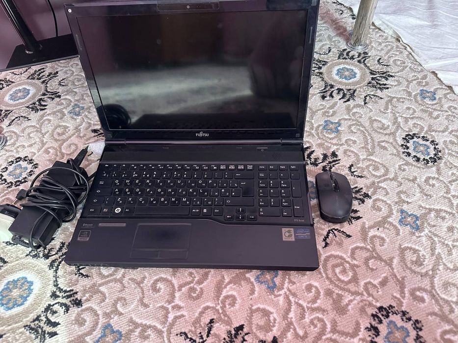 Notebook yaxshi holatda