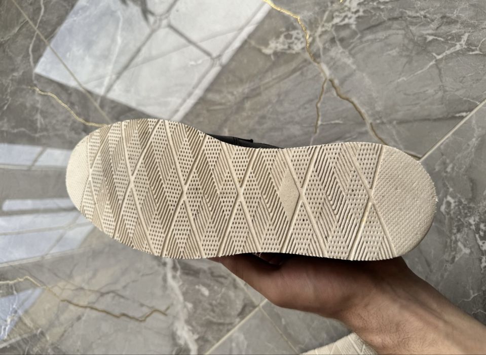 Продам классические туфли