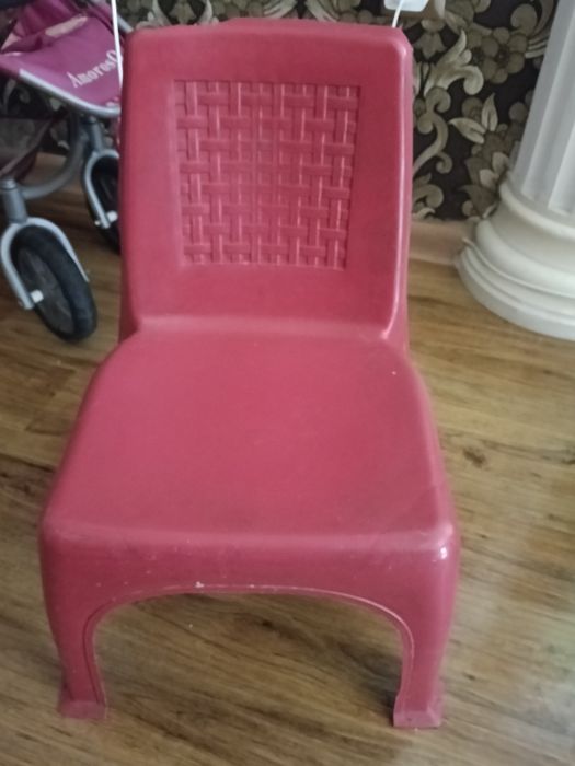 Продам детские стулья