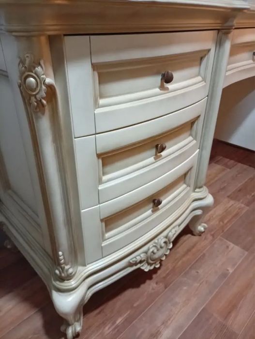 Женский стол.