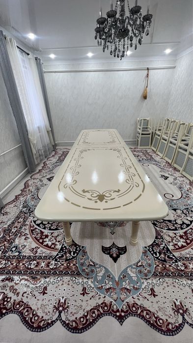 Продается гостинный стол