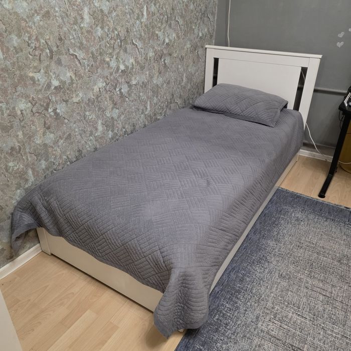 Продам односпальную кровать IKEA