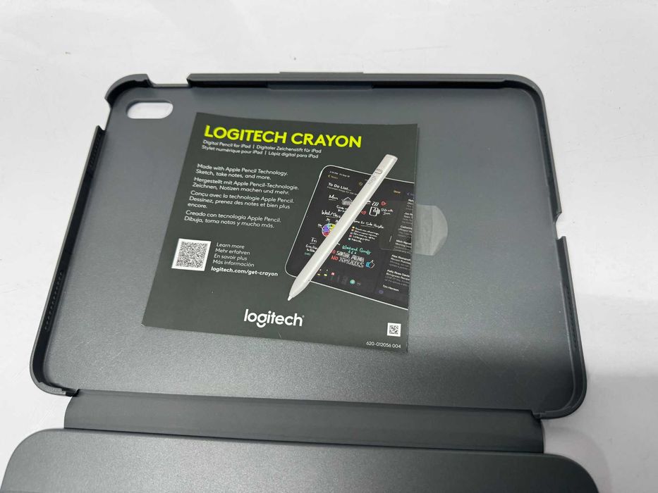 Клавиатура - Logitech Slim Folio for iPad 10th Gen