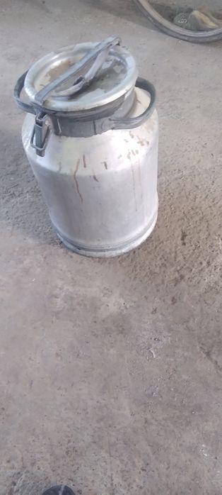 Vilak sotilade 35 letr xolade yaxshe yog'neke  300000 so'm  keleshtere