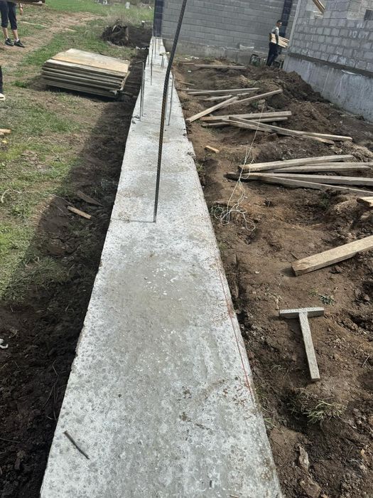 Заливаем фундамент и строим дома