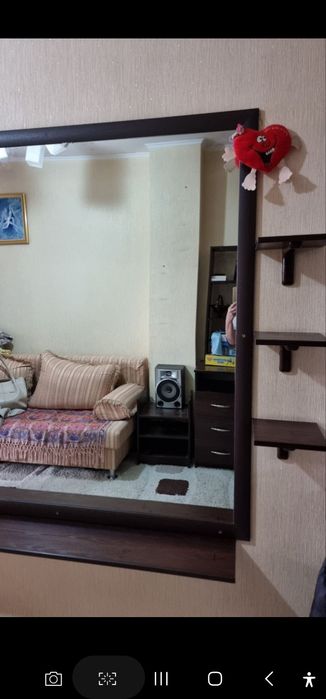 Продаю стол  и зеркало.